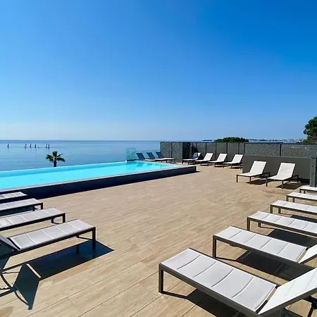Loft En Bord De Mer Avec Rooftop Prive Classe 5* Вильнёв-Лубе